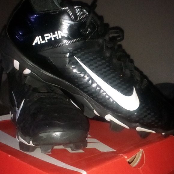 Football cleats size 11 - Picture 2 of 3